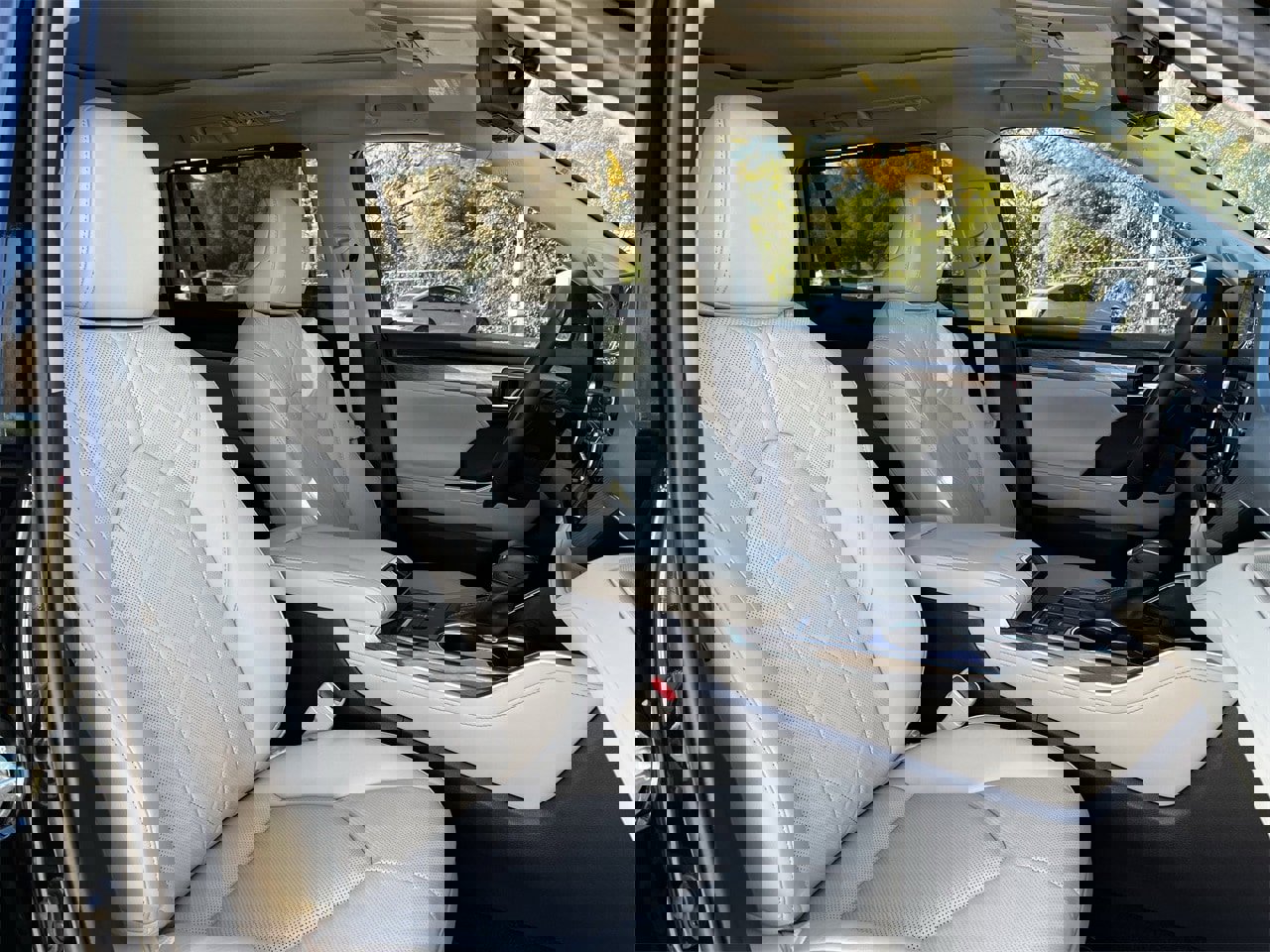 Used 2024 Toyota Highlander Platinum image 25