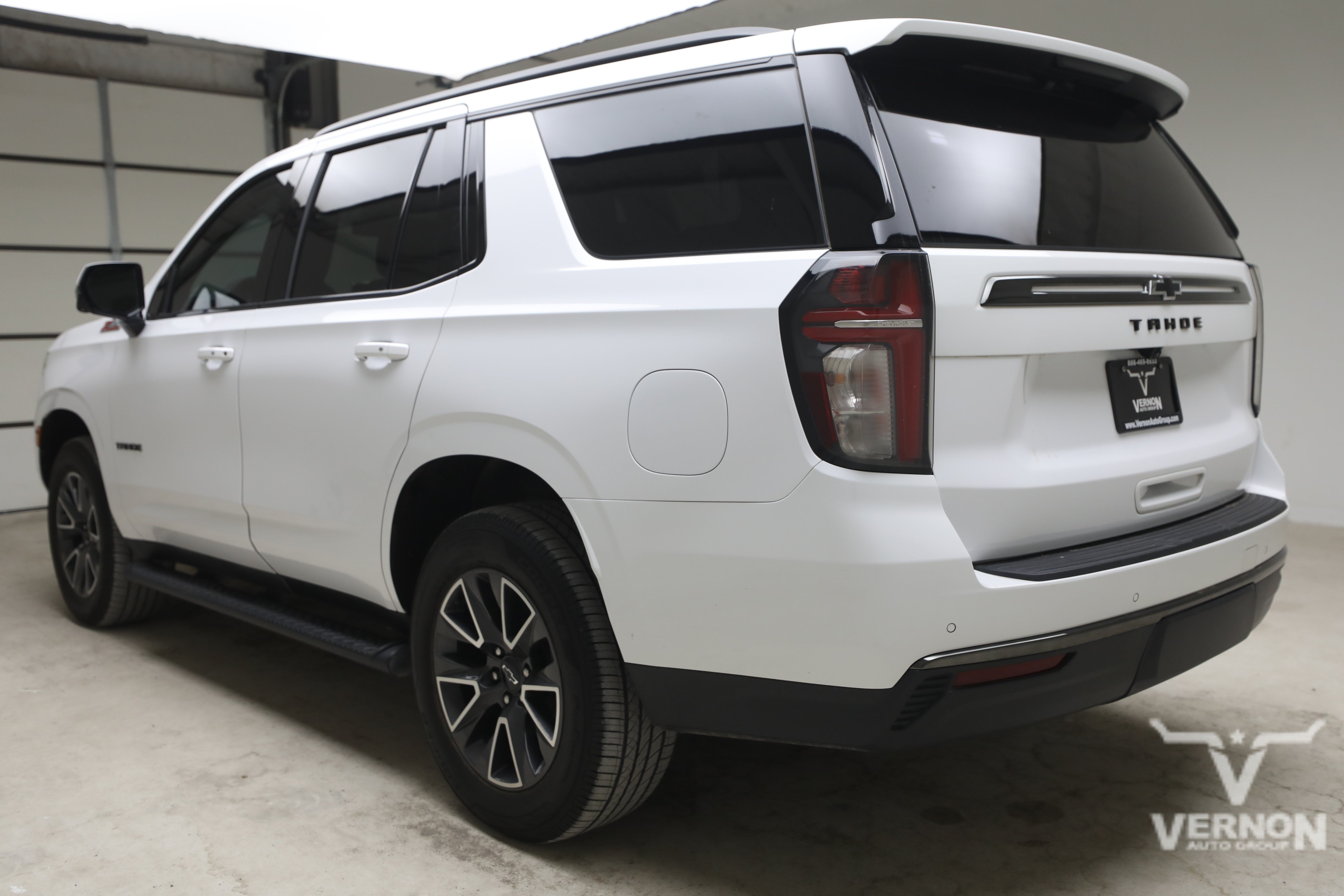 Used 2022 Chevrolet Tahoe Z71 w/ Luxury Package AWD/4WD image 3