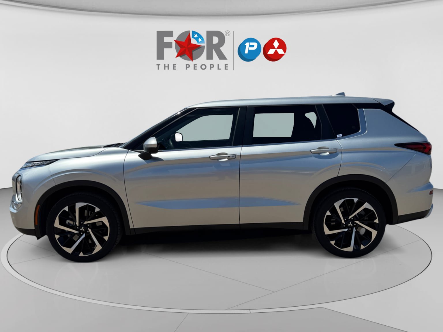 Used 2023 Mitsubishi Outlander SE FWD image 2