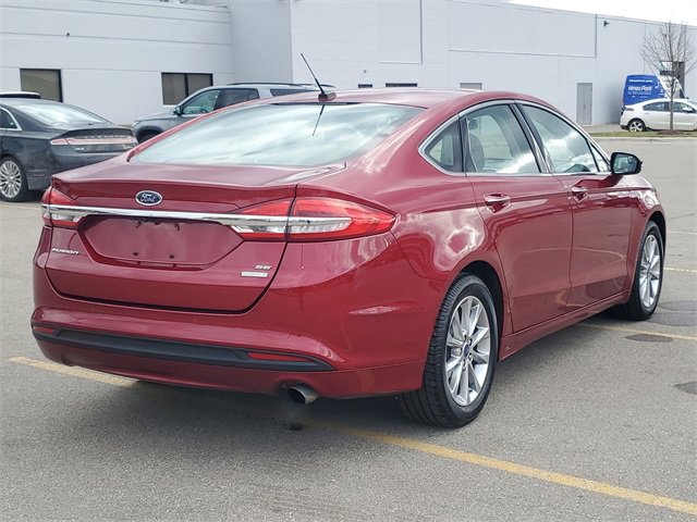 Used 2017 Ford Fusion SE w/ Fusion SE Technology Package image 7