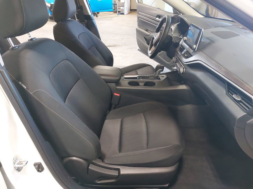 Certified 2025 Nissan Altima 2.5 SV FWD image 10