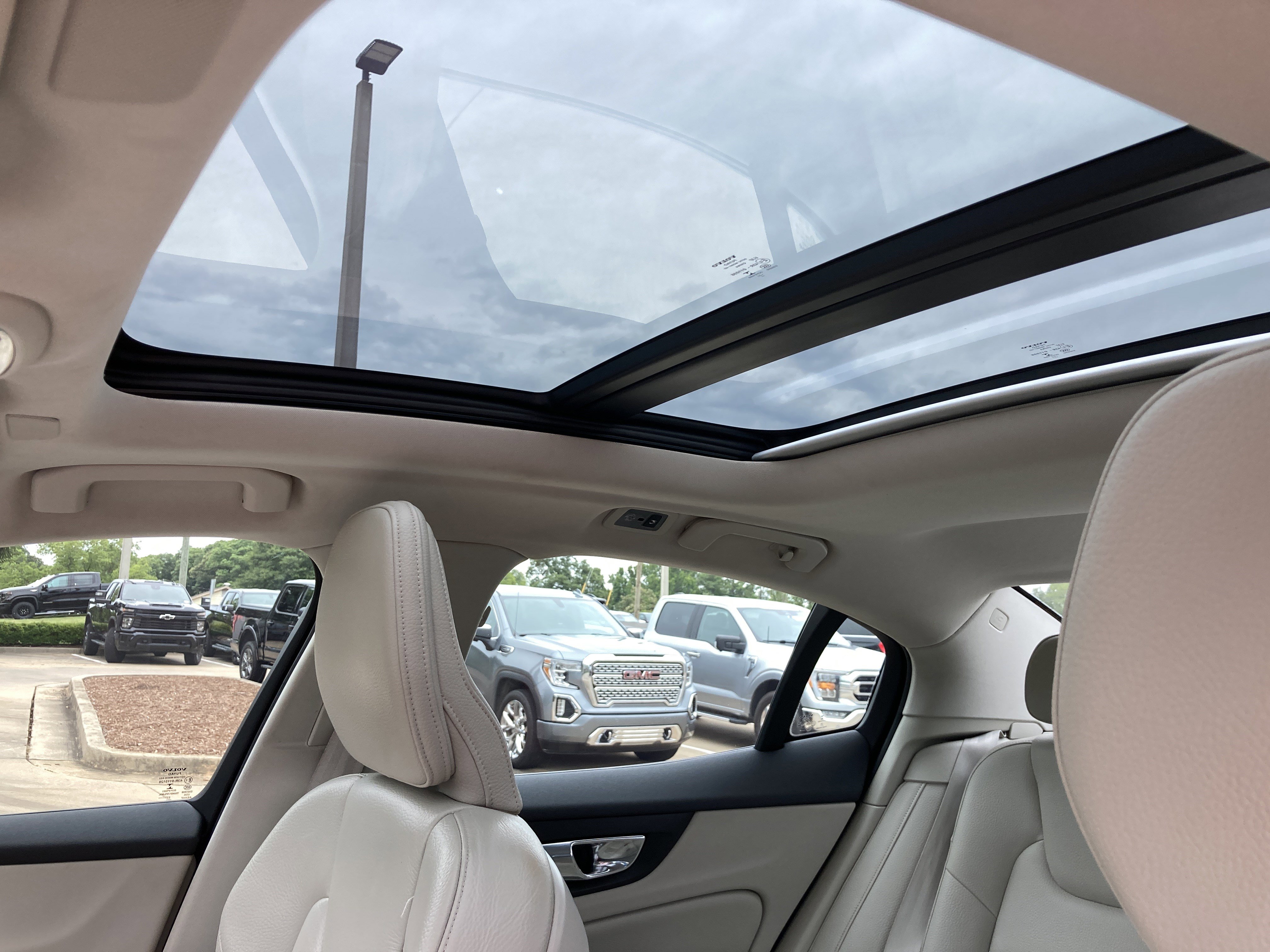 Used 2022 Volvo S60 B5 Inscription FWD image 23