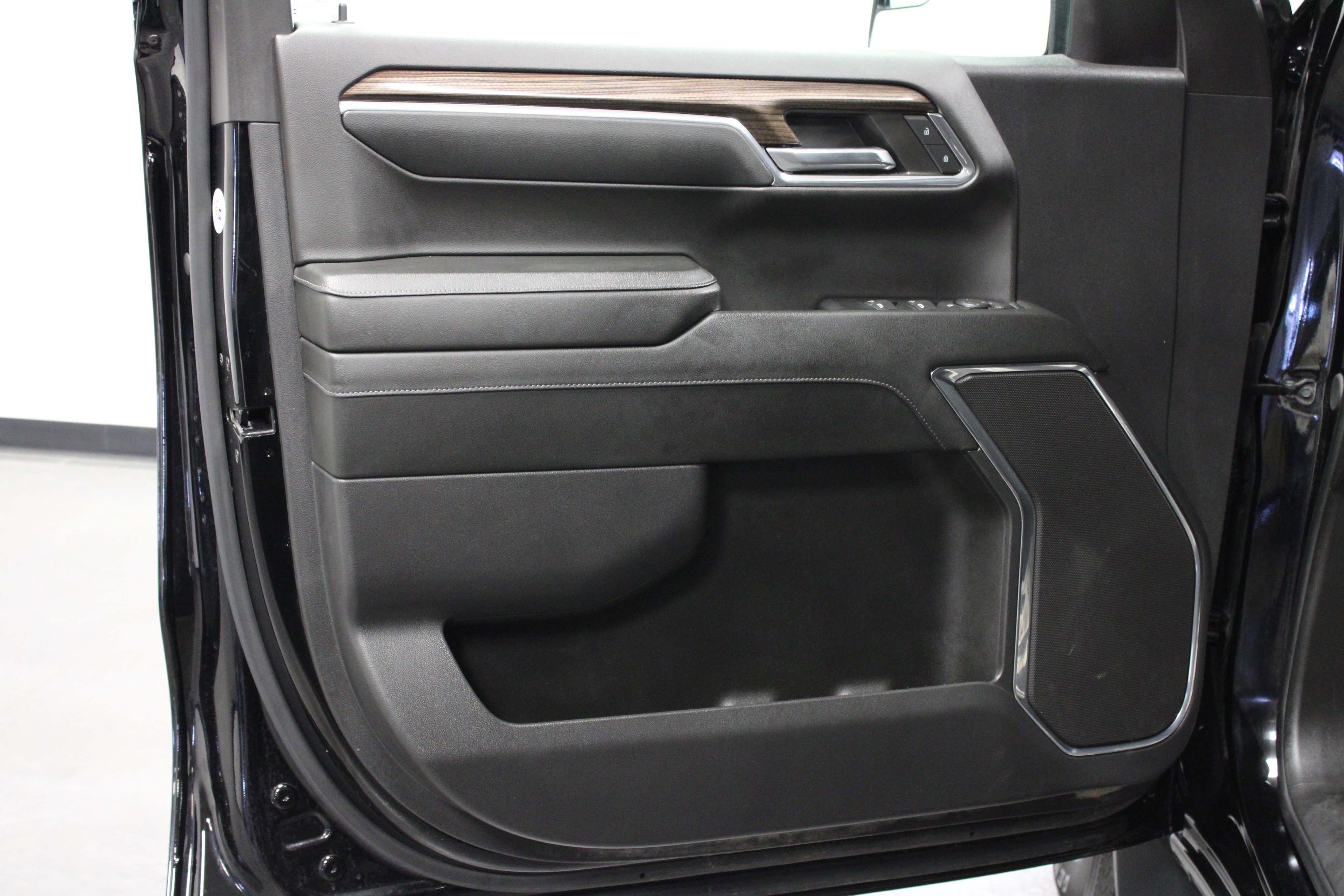 Used 2024 Chevrolet Silverado 1500 LT image 11