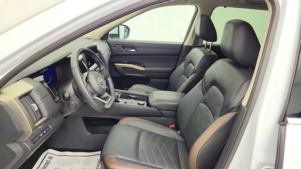 Used 2025 Nissan Pathfinder Platinum w/ Cargo Package AWD/4WD image 20