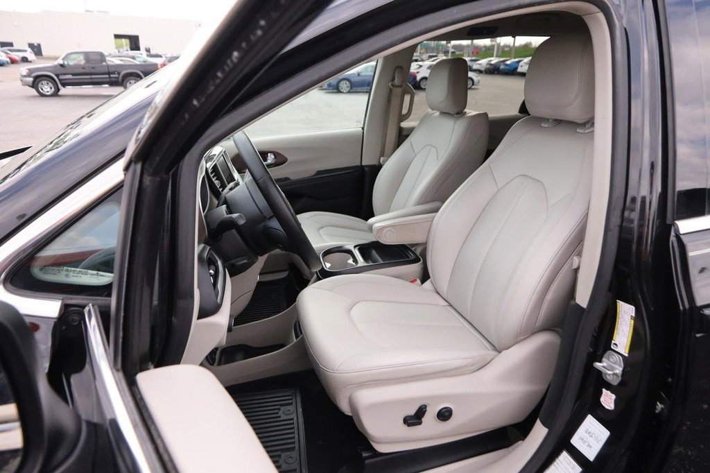 Used 2021 Chrysler Voyager Lxi image 8
