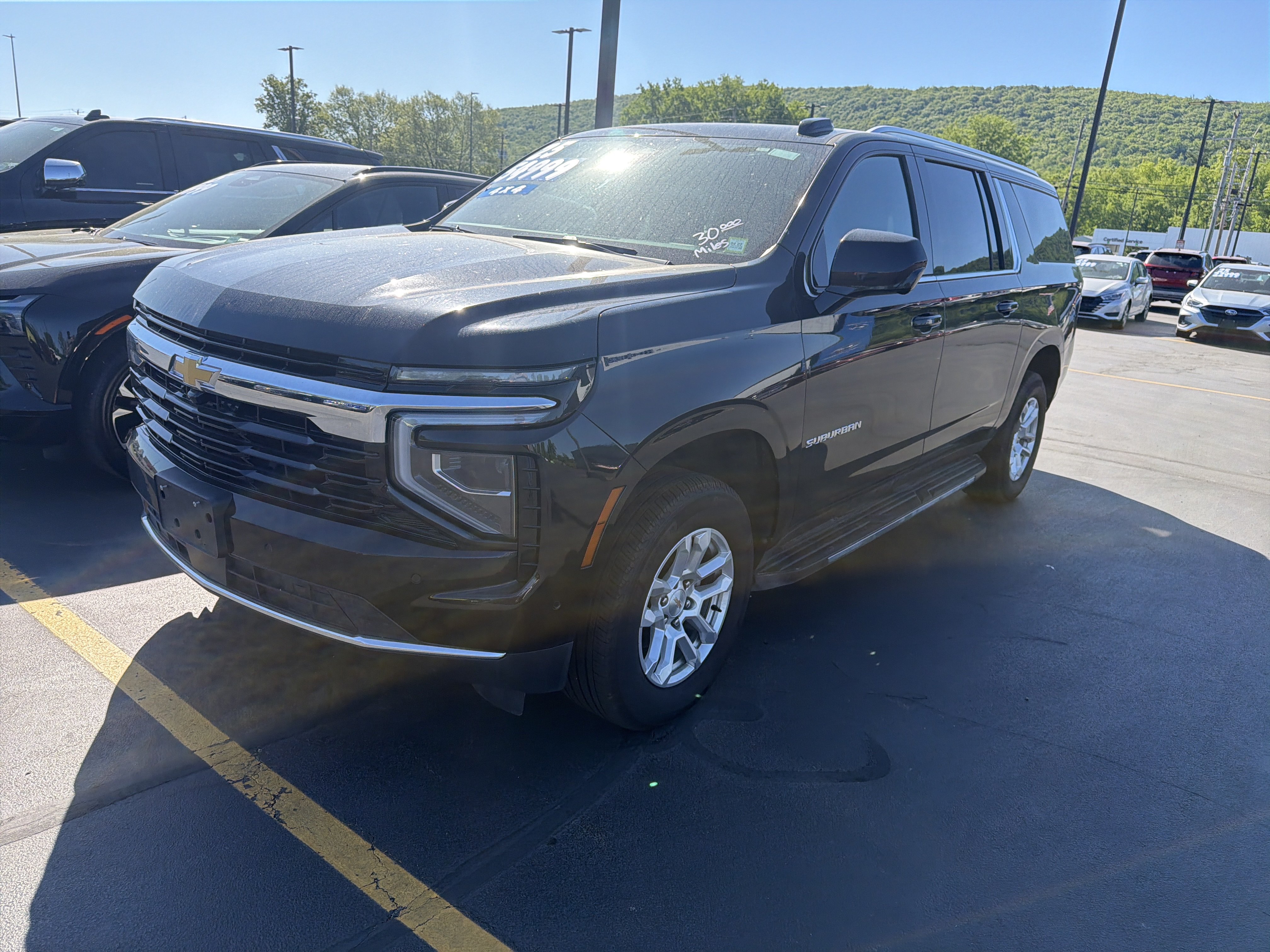 Used 2025 Chevrolet Suburban LS AWD/4WD image 4