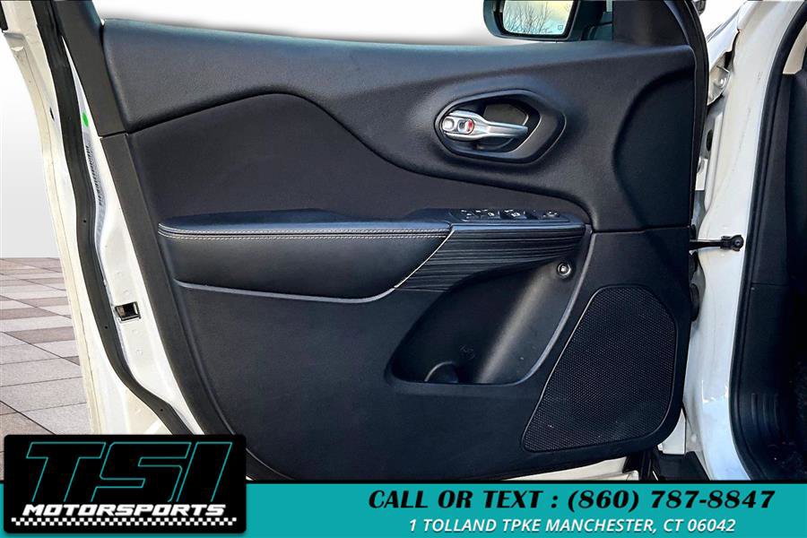 Used 2016 Jeep Cherokee Latitude w/ Cold Weather Group image 23