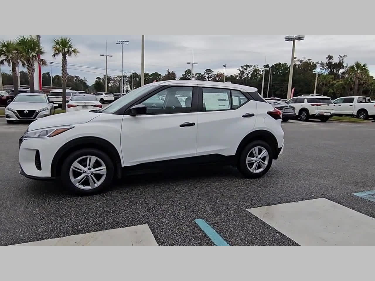 New 2025 Nissan Kicks Play S image 26