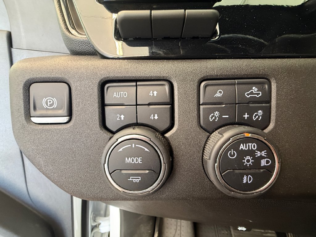 Used 2025 Chevrolet Silverado 2500 ZR2 w/ Technology Package AWD/4WD image 16