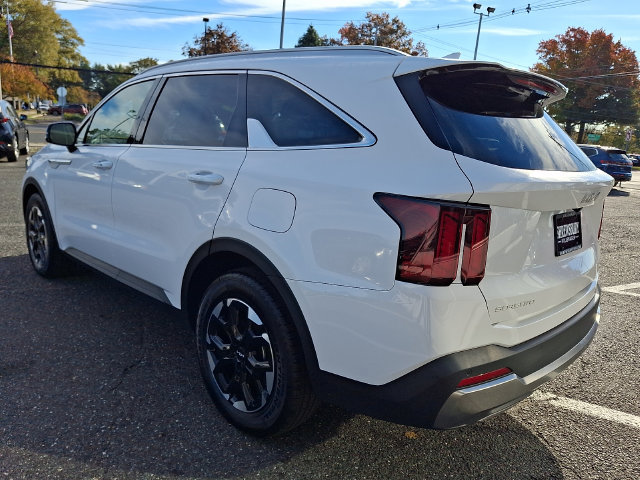 Used 2025 Kia Sorento S w/ Panoramic Sunroof Package FWD image 4