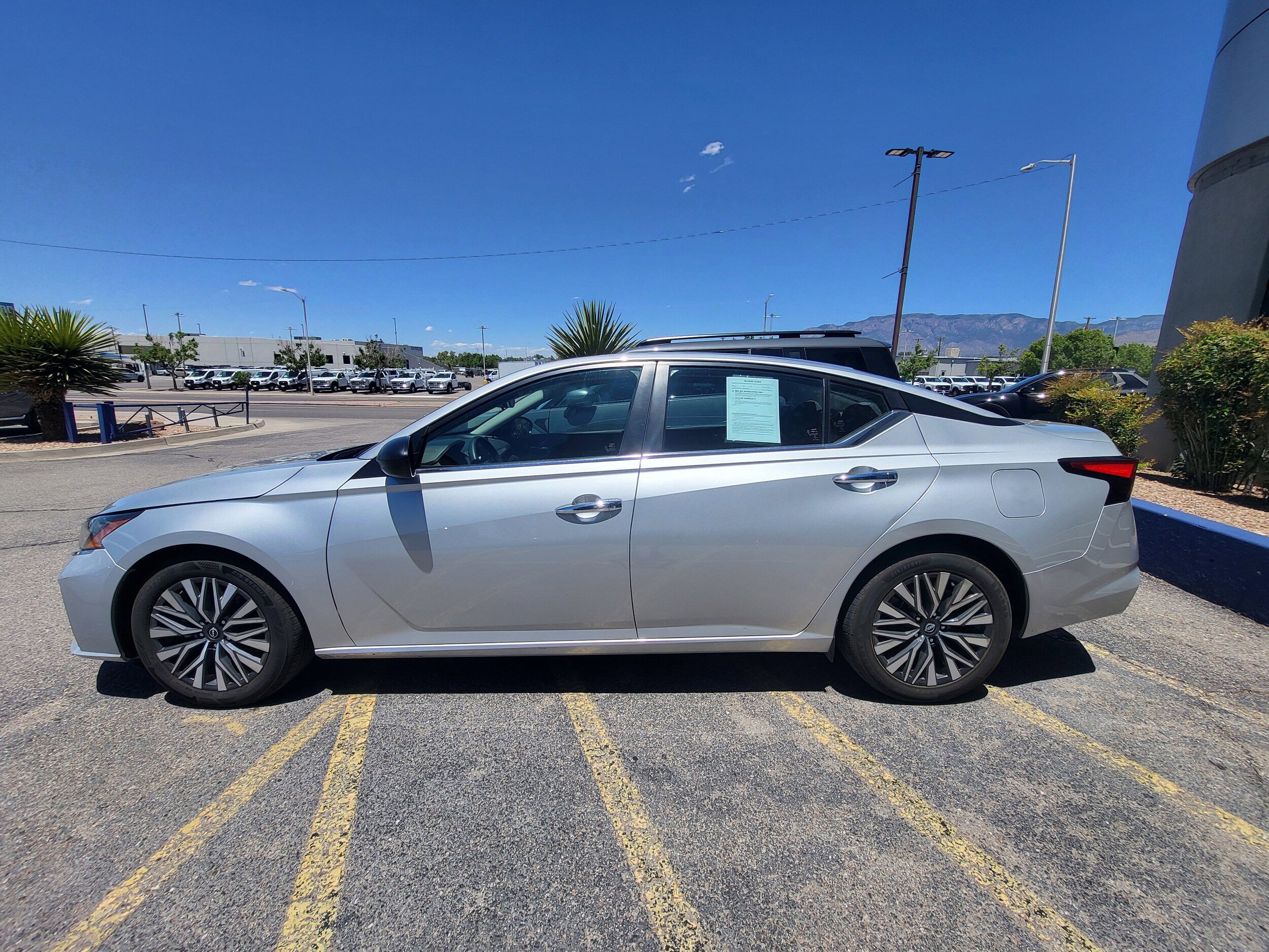 Used 2024 Nissan Altima 2.5 SV FWD image 8