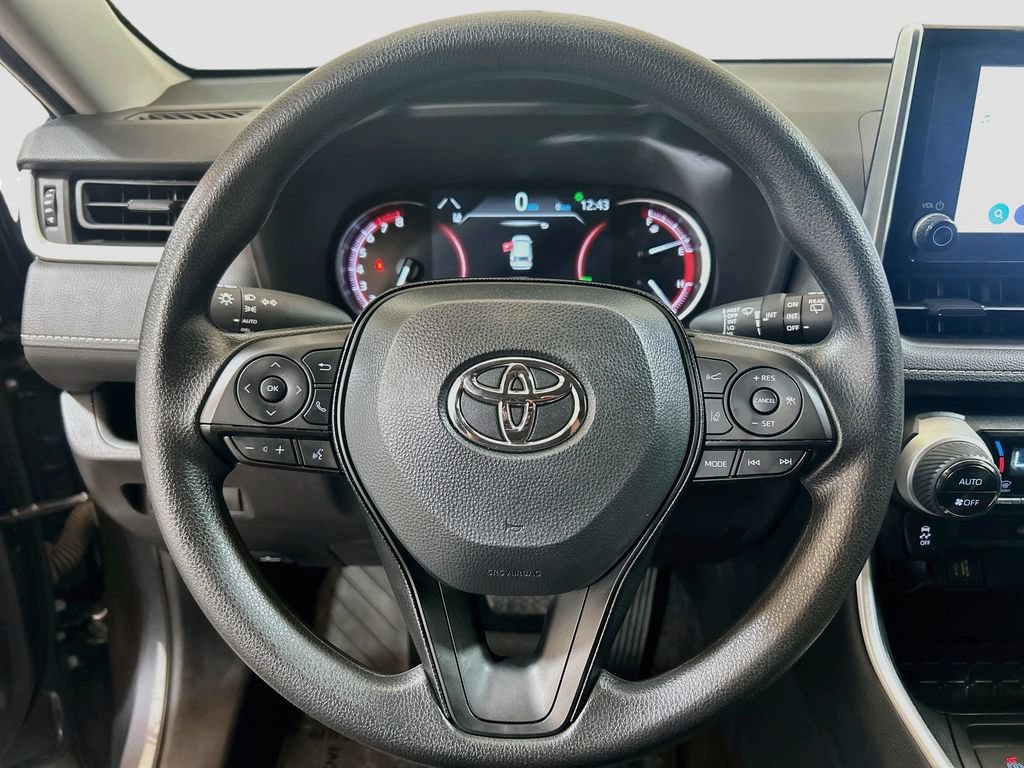 Used 2025 Toyota RAV4 XLE FWD image 10