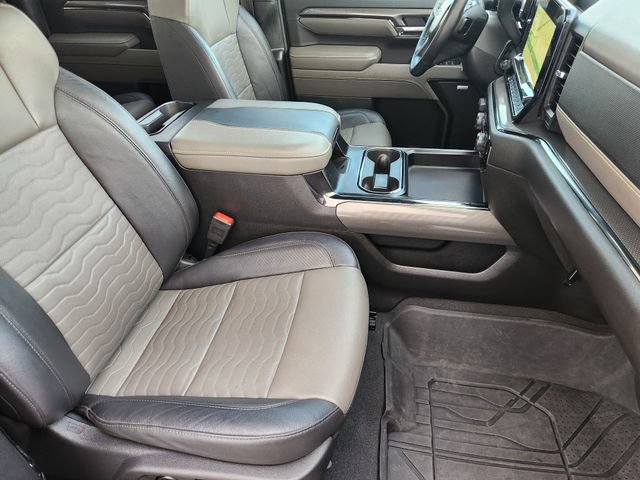 Used 2025 Chevrolet Silverado 2500 ZR2 w/ Technology Package AWD/4WD image 21