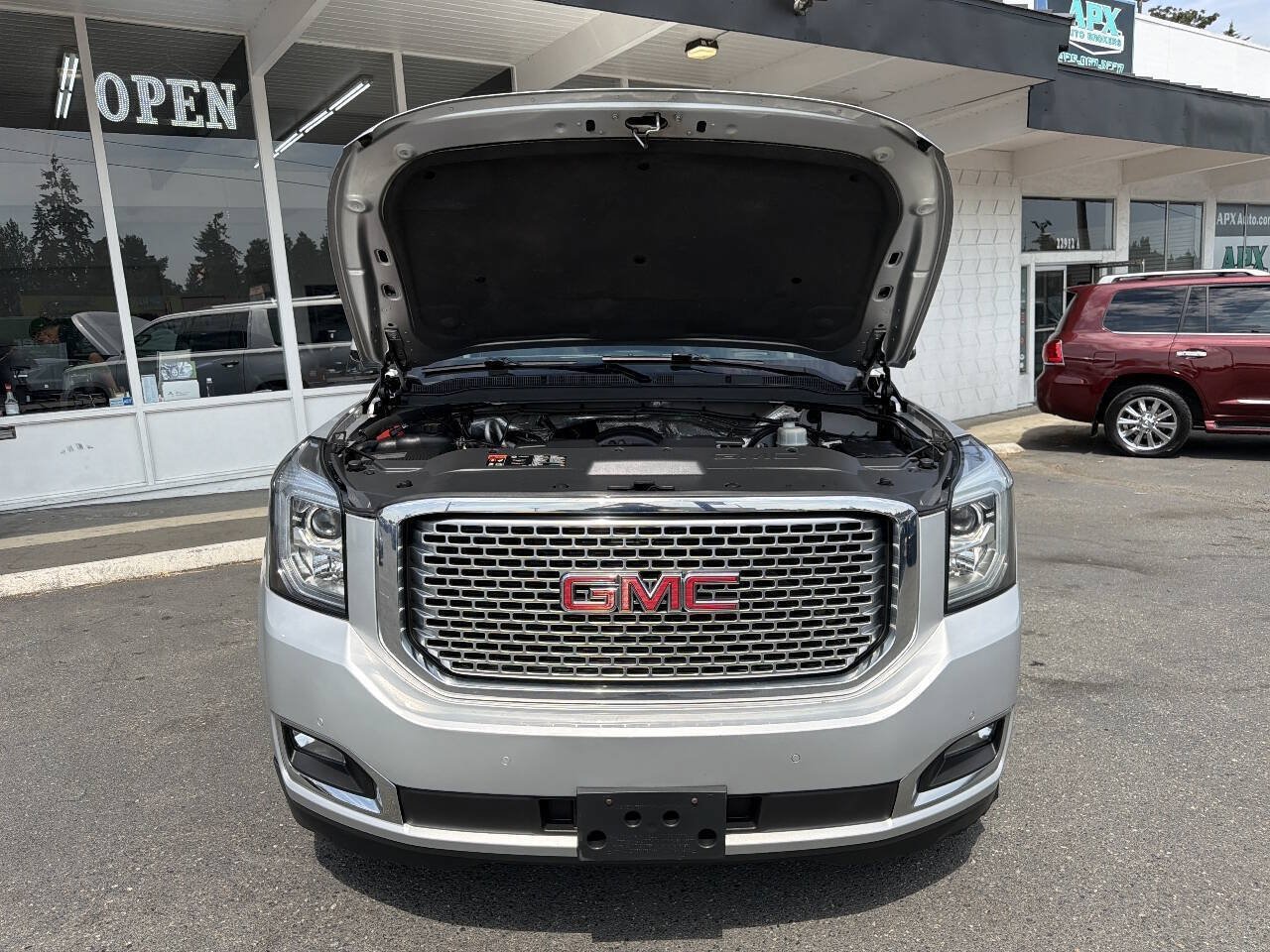 Used 2015 GMC Yukon XL Denali w/ Touring Package AWD/4WD image 13
