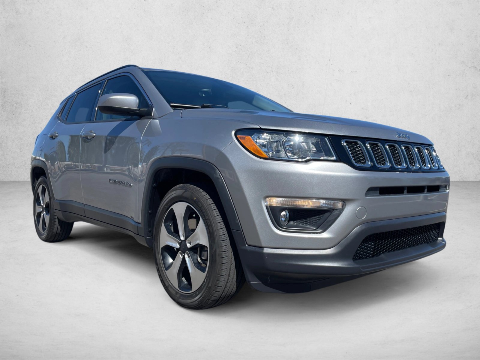 Used 2017 Jeep Compass Latitude w/ Popular Equipment Group FWD image 3