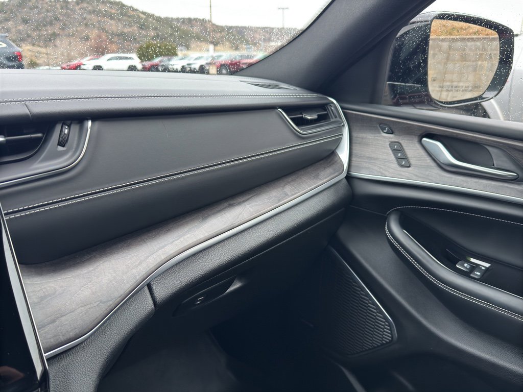 Certified 2022 Jeep Grand Cherokee Overland w/ Adv Protech Group III image 31