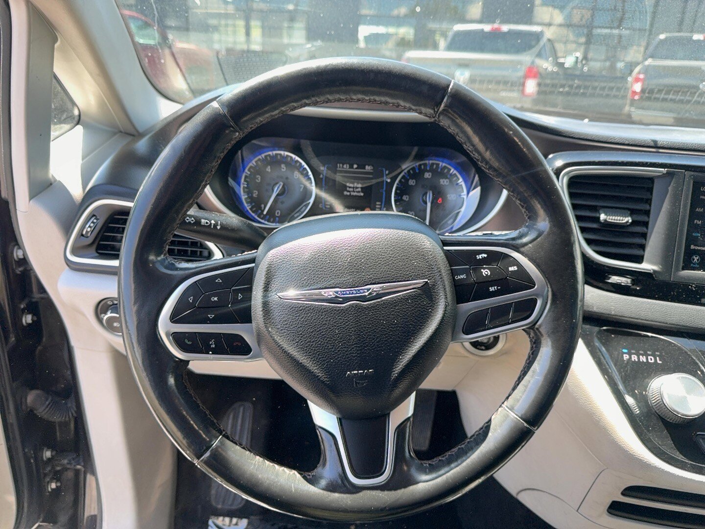 Used 2019 Chrysler Pacifica Touring-L FWD image 13