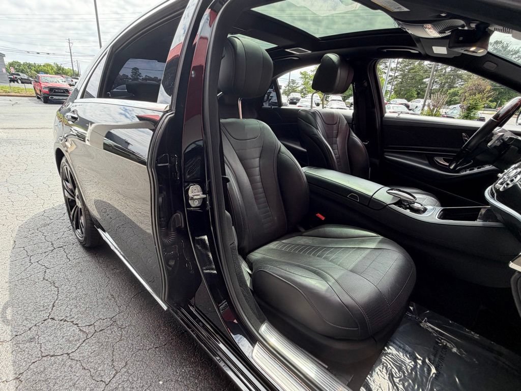 Used 2019 Mercedes-Benz S 560 Sedan image 32
