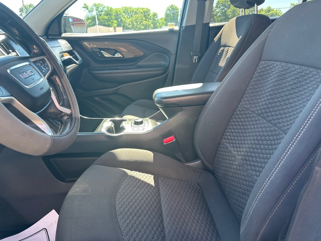 Used 2021 GMC Terrain SLE w/ Driver Convenience Package FWD image 2