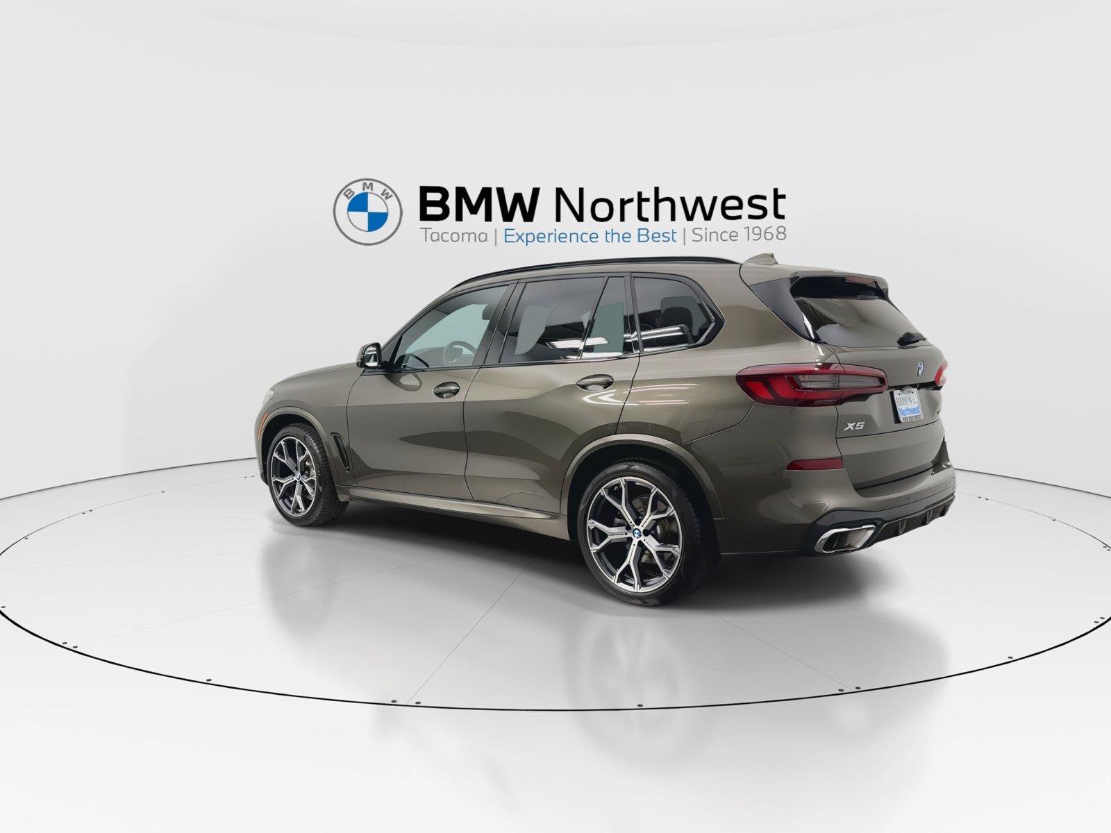 Used 2023 BMW X5 xDrive40i w/ M Sport Package AWD/4WD image 12