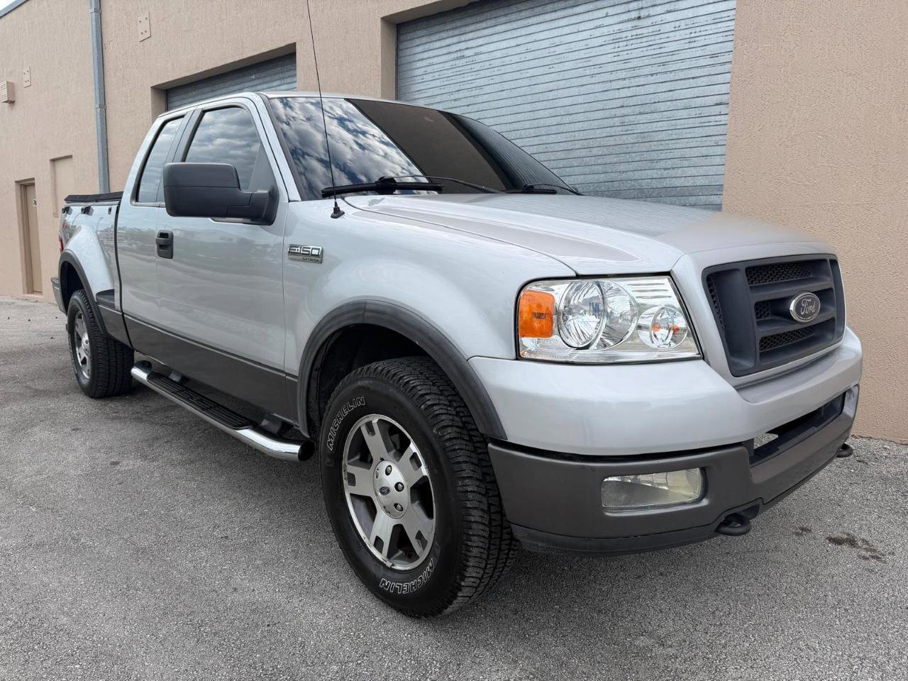Used 2005 Ford F150 XLT image 3