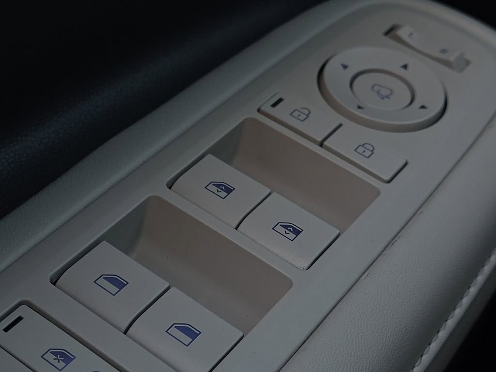 Used 2024 Hyundai Santa Fe Limited FWD image 18