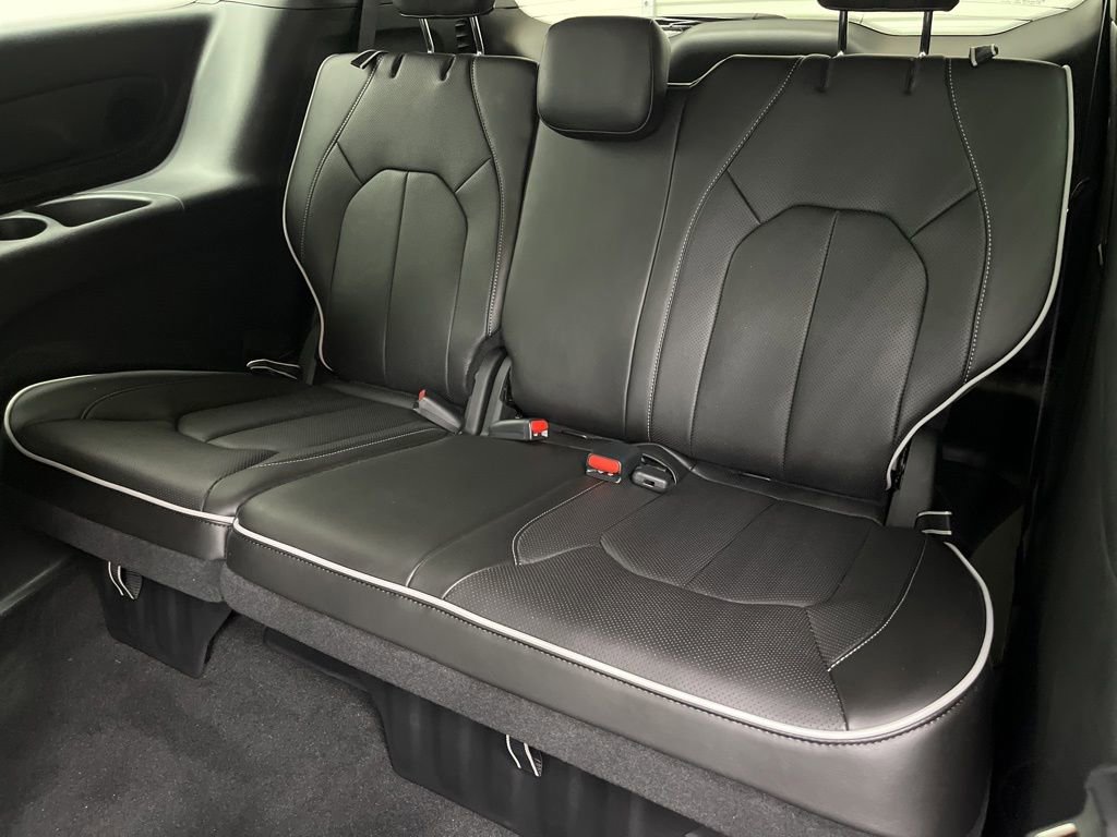 New 2027 Chrysler Pacifica Limited FWD image 5