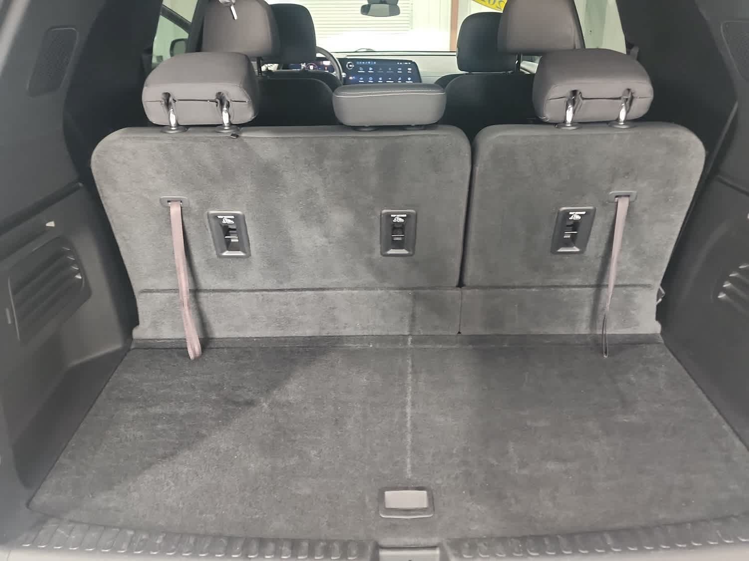 Used 2025 Chevrolet Traverse LT FWD image 33