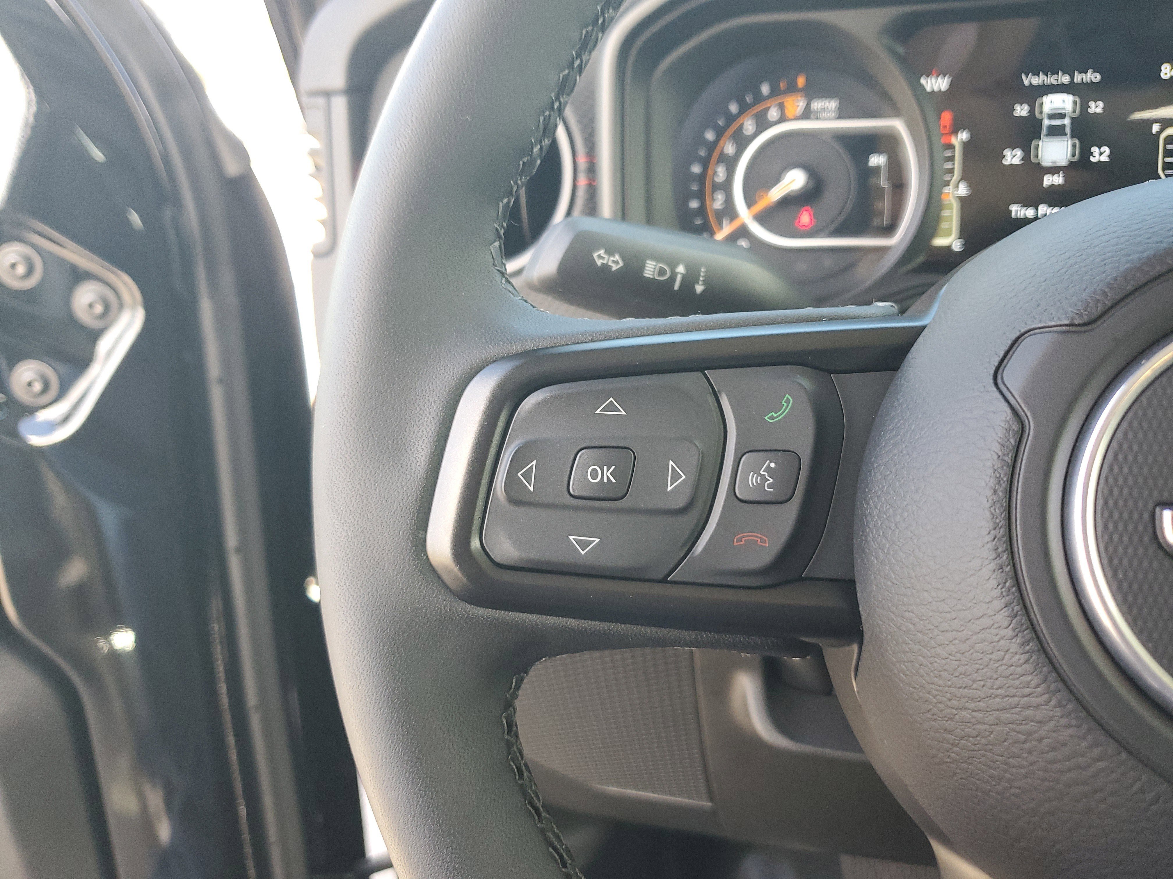 Used 2025 Jeep Gladiator Rubicon w/ Convenience Group image 19