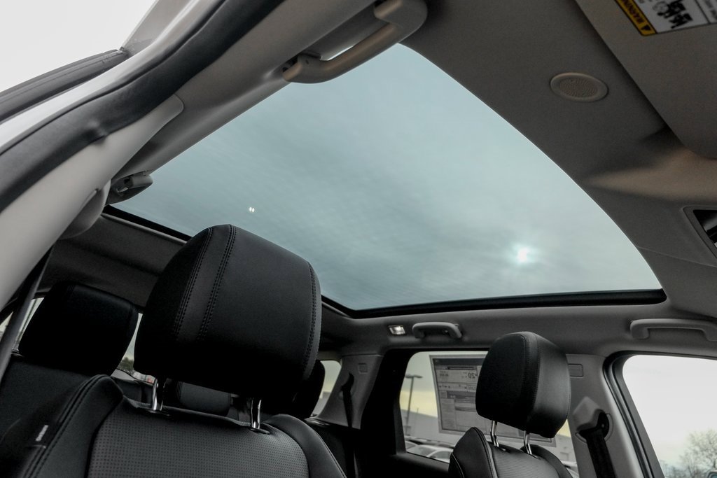 Used 2025 Land Rover Discovery Sport S image 22