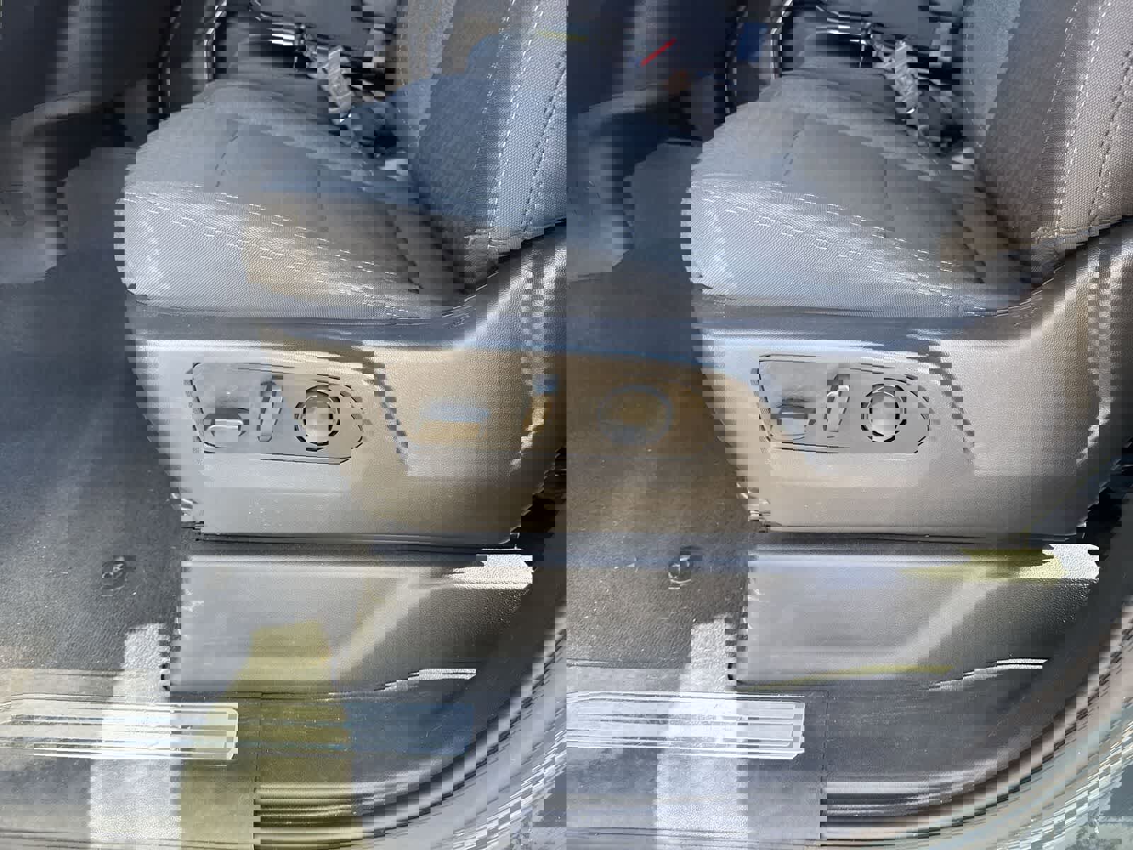 Used 2025 Chevrolet Silverado 1500 LT image 19