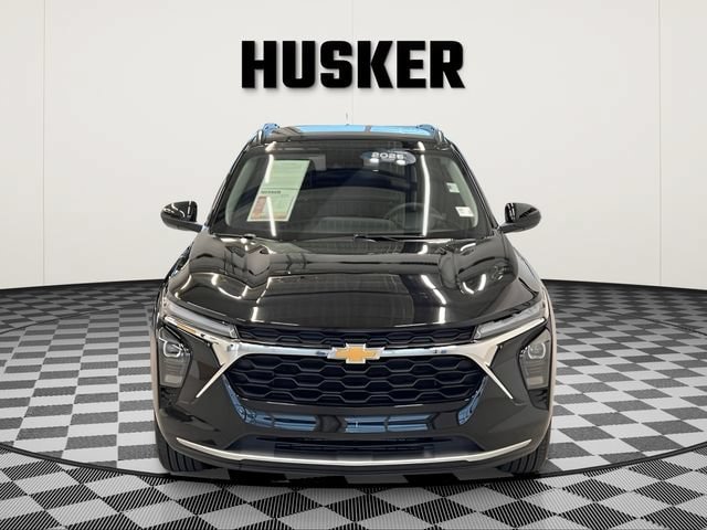 Certified 2025 Chevrolet Trax LT FWD image 3