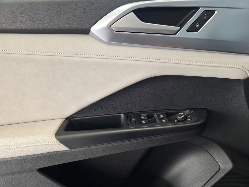 New 2026 Volkswagen Taos SE FWD image 19