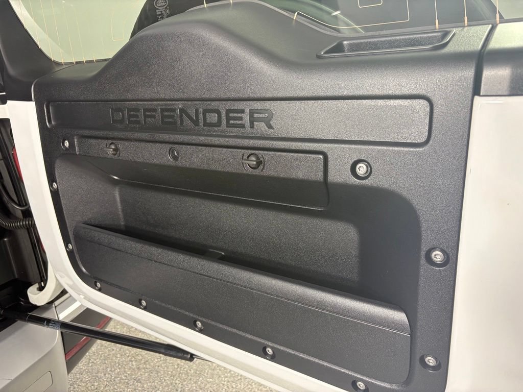 Used 2023 Land Rover Defender 130 SE AWD/4WD image 33