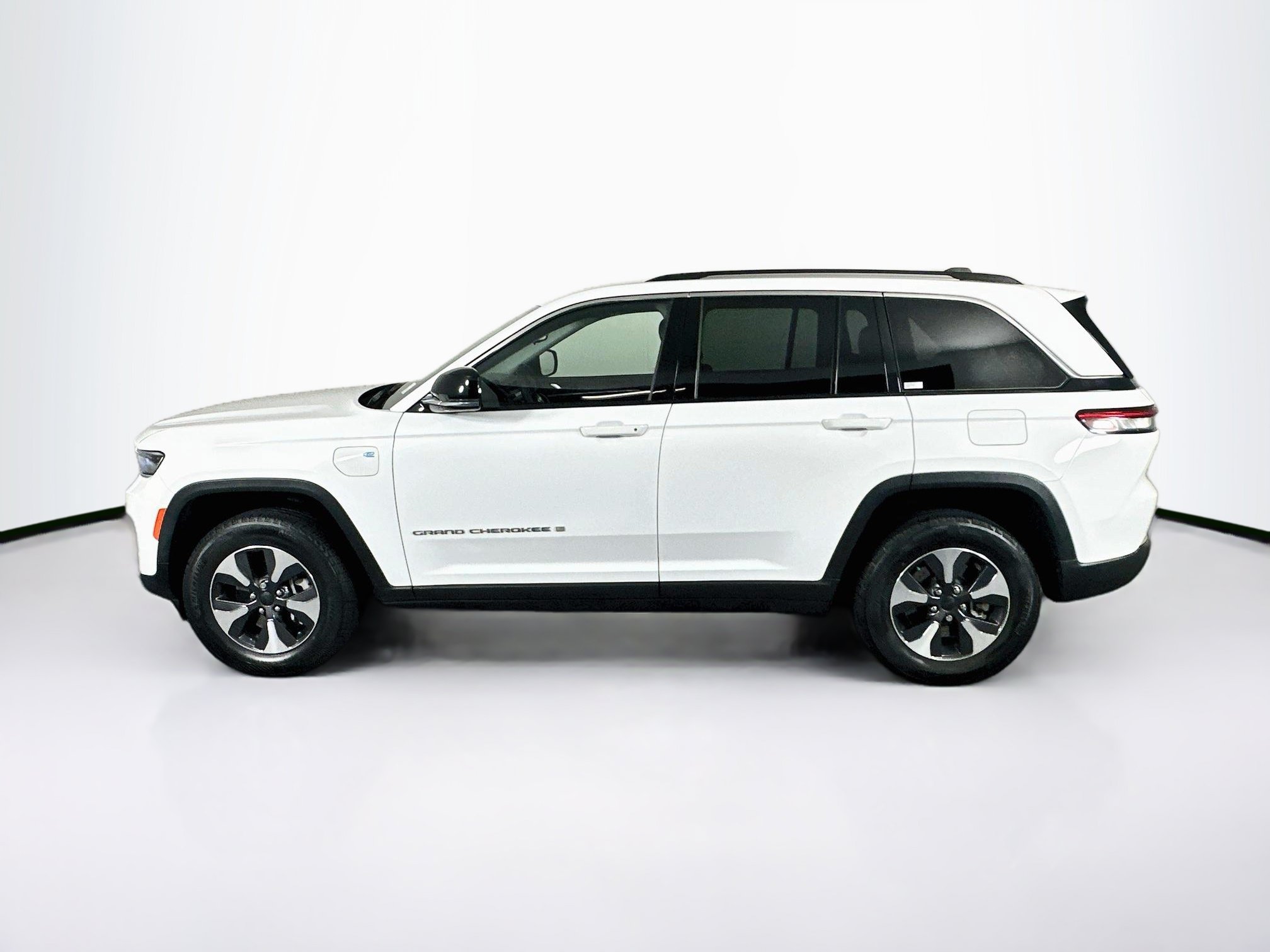 Used 2022 Jeep Grand Cherokee Limited 4xe AWD/4WD image 4