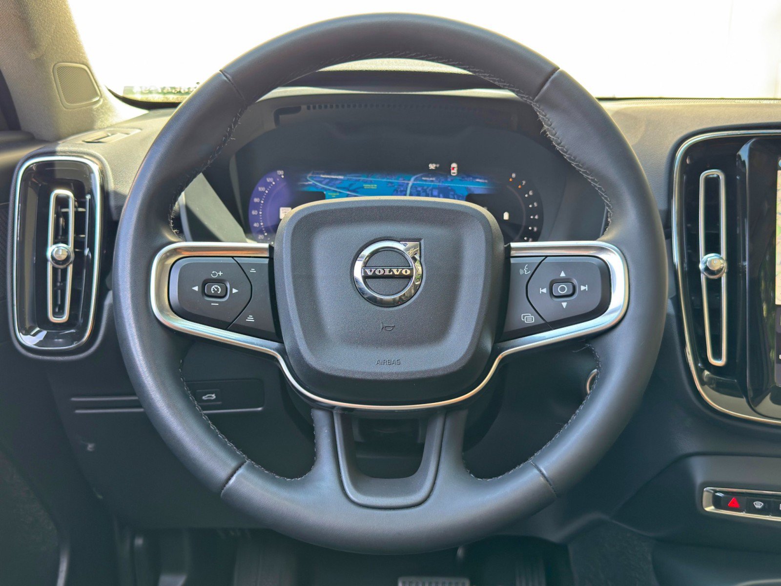 Used 2024 Volvo XC40 B5 Ultimate w/ Protection Package Premier AWD/4WD image 18