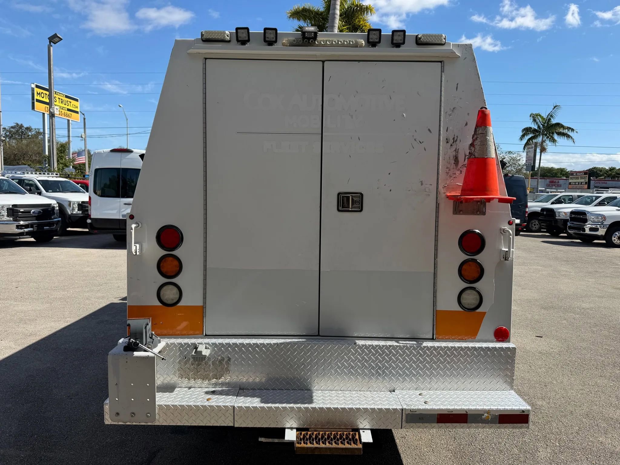 Used 2018 Mercedes-Benz Sprinter 3500 w/ Swivel Seat Package image 8