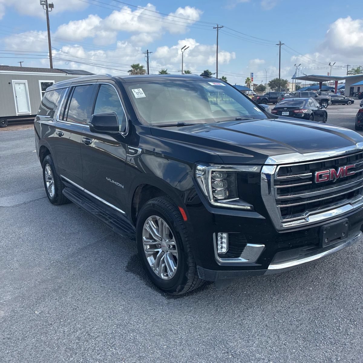 Used 2021 GMC Yukon XL SLT w/ SLT Premium Package AWD/4WD image 5