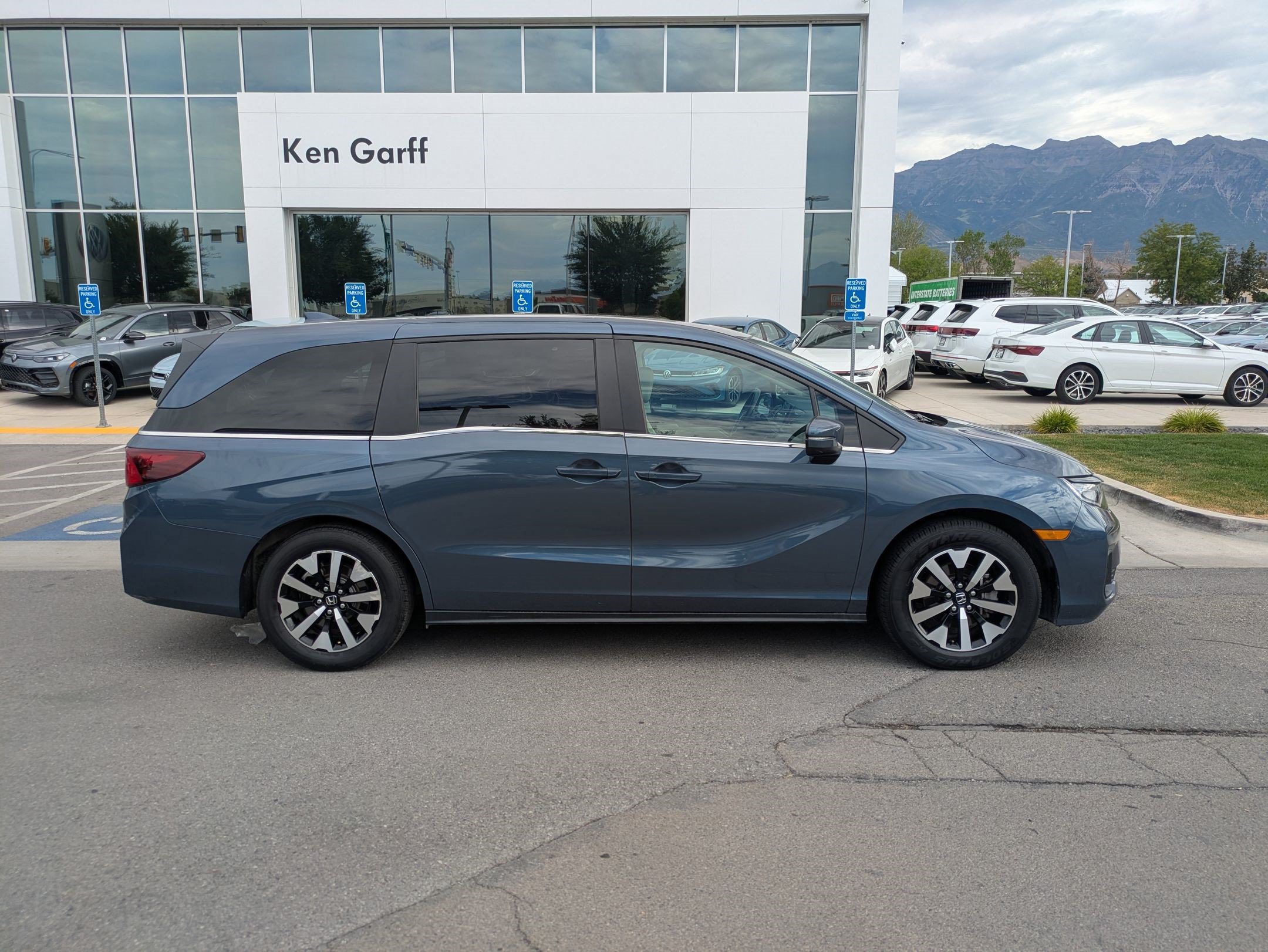 Used 2025 Honda Odyssey EX-L image 2