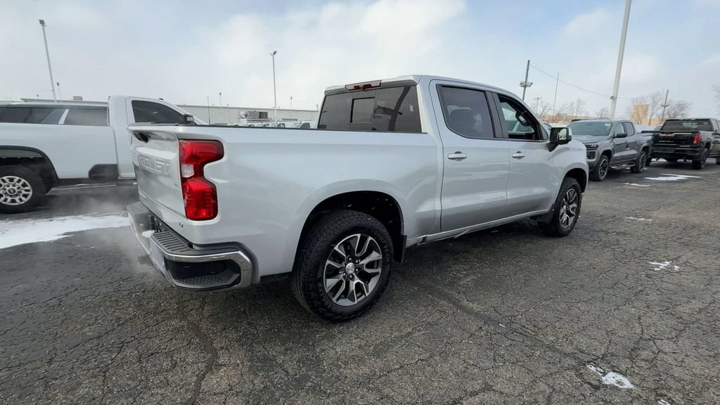 Used 2022 Chevrolet Silverado 1500 LT AWD/4WD image 8