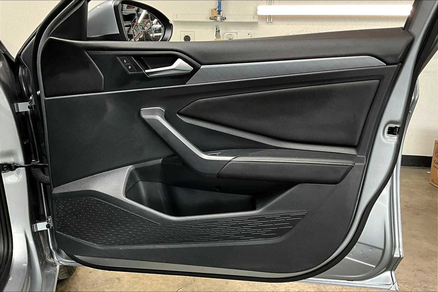 Used 2024 Volkswagen Jetta SE image 26