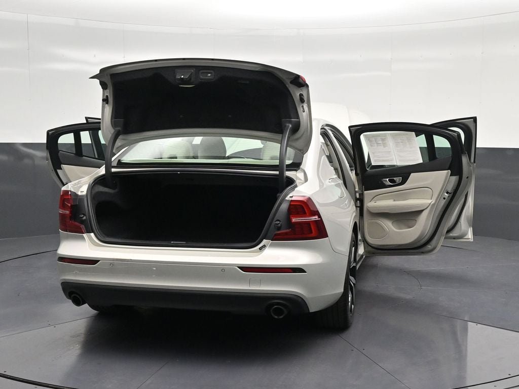 Used 2020 Volvo S60 T5 Momentum FWD image 29
