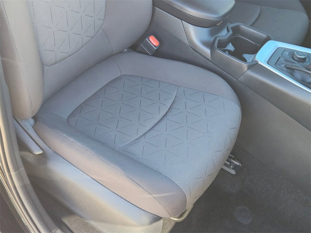 Used 2021 Toyota RAV4 XLE image 31