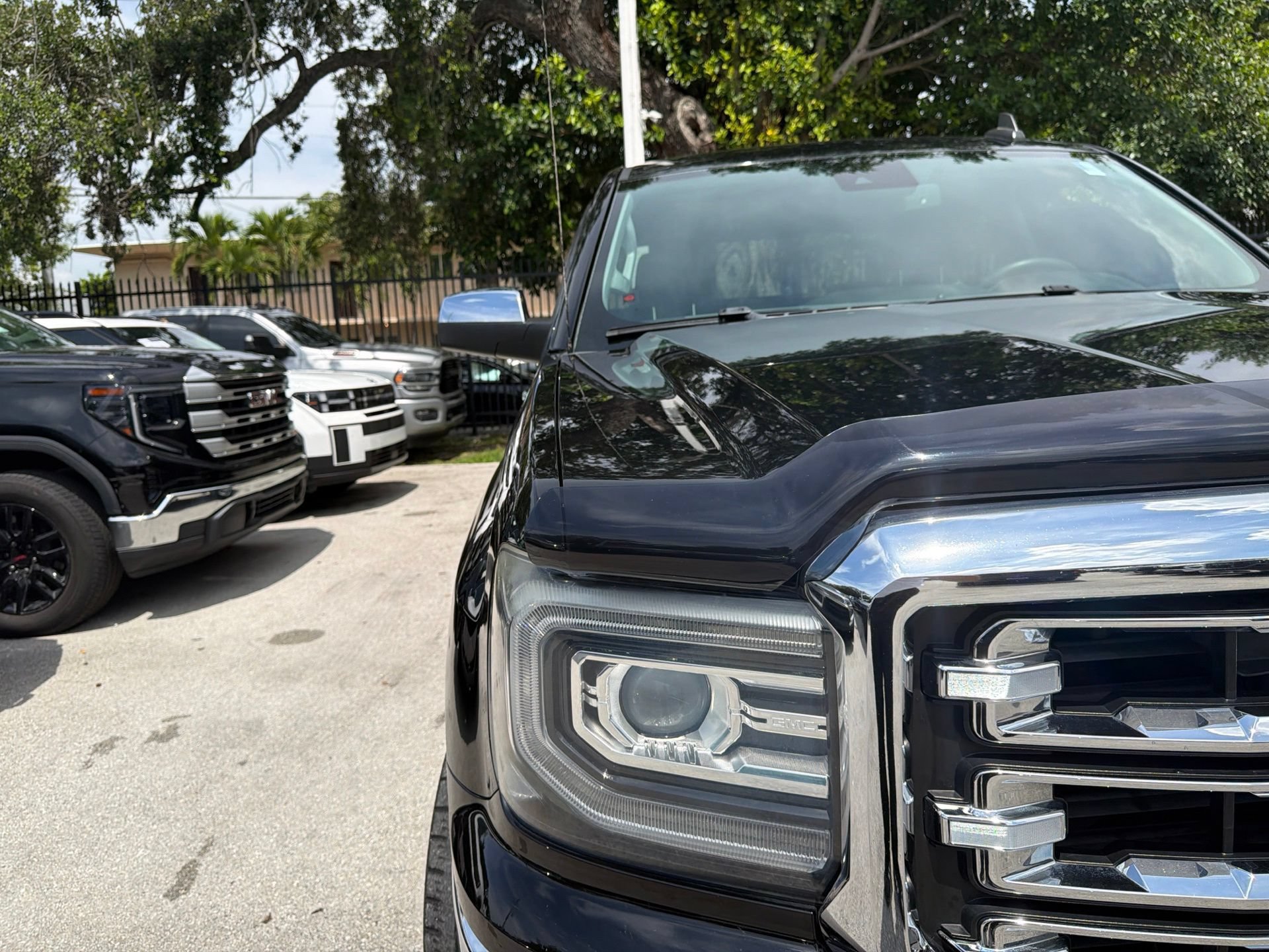 Used 2018 GMC Sierra 1500 SLT w/ Enhanced Driver Alert Package RWD image 4