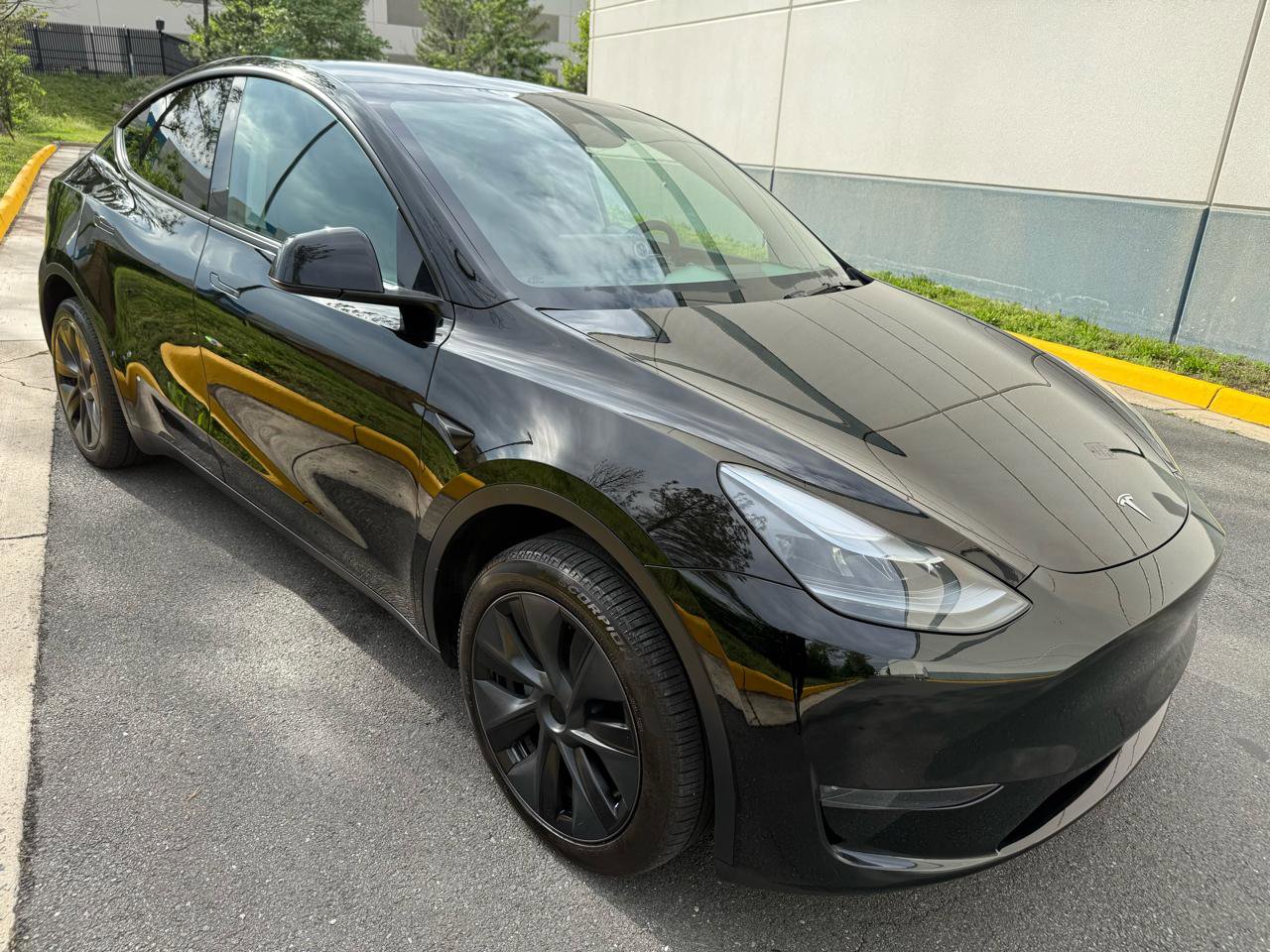 Used 2025 Tesla Model Y Long Range AWD/4WD image 8
