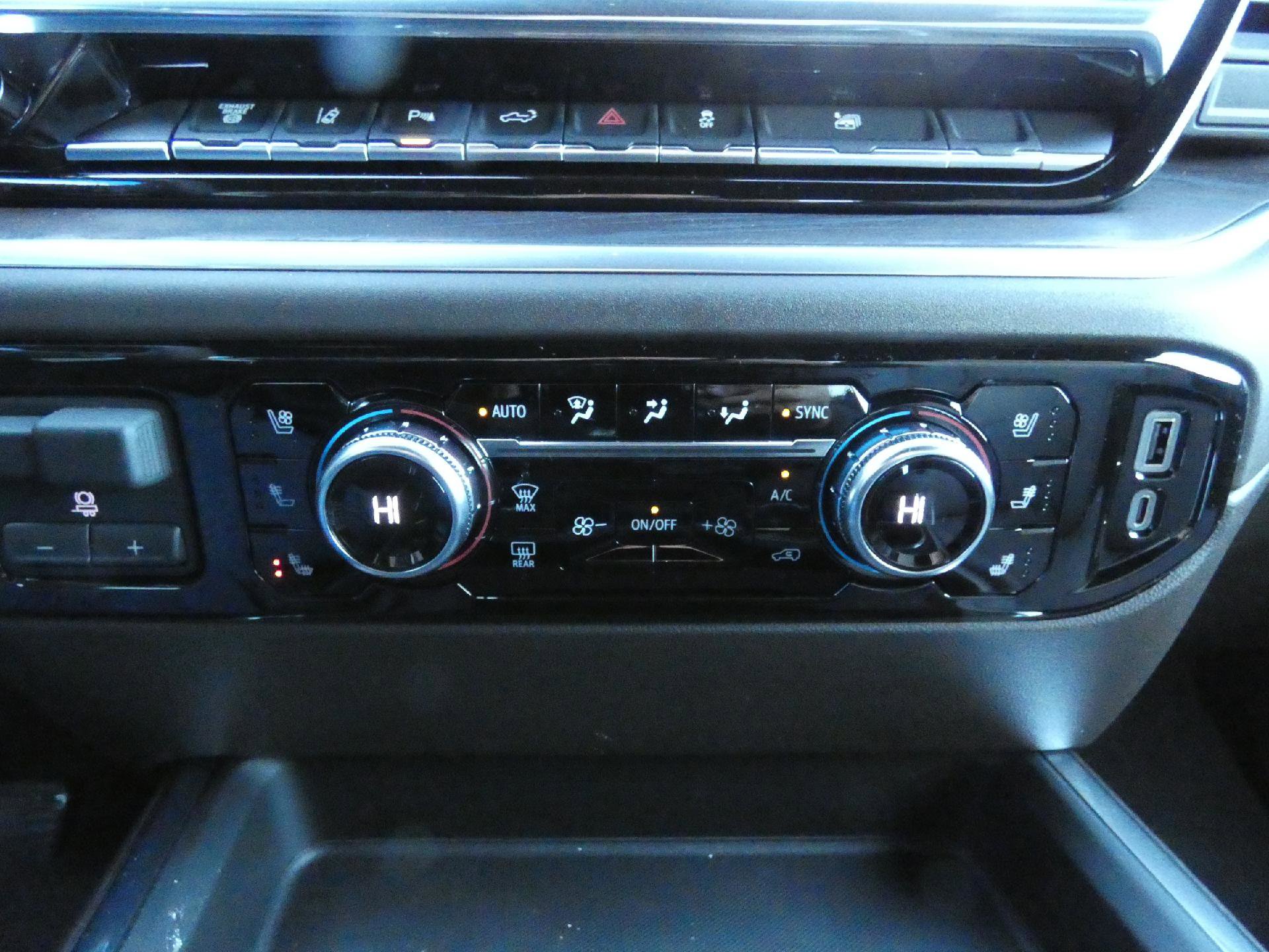 New 2026 GMC Sierra 3500 SLT w/ SLT Premium Package image 23