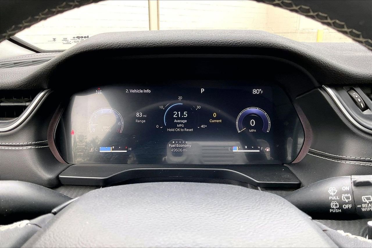 Used 2023 Jeep Grand Cherokee Laredo image 11