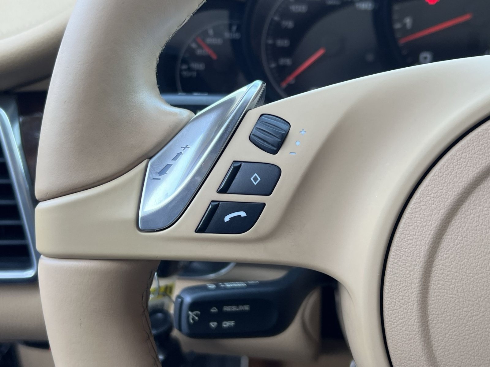 Used 2014 Porsche Panamera 4 AWD/4WD image 36