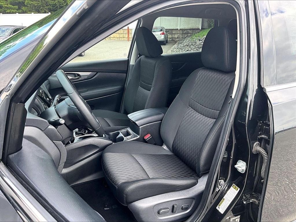 Used 2019 Nissan Rogue SV AWD/4WD image 10