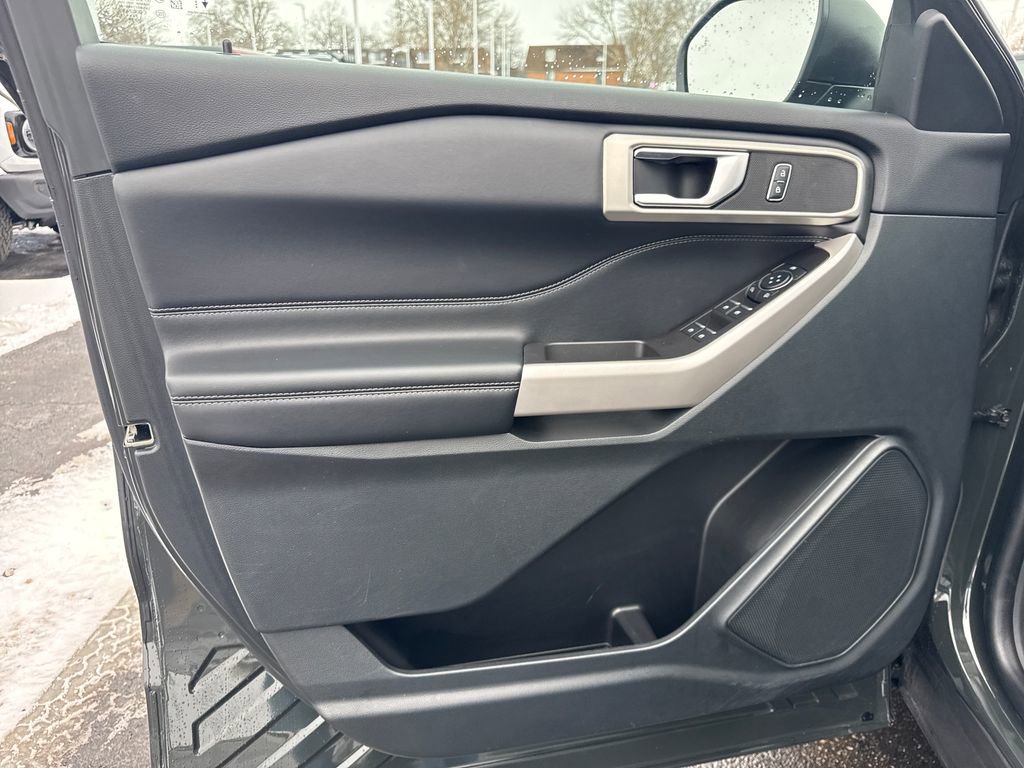 Used 2023 Ford Explorer XLT w/ Equipment Group 202A image 28